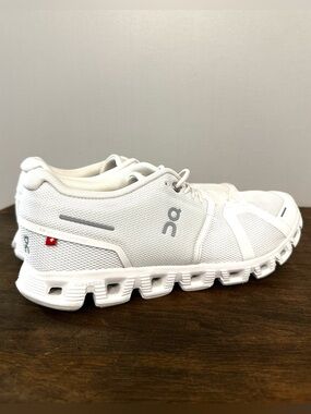 On Cloud 5 All White Men’s Shoes Size 8